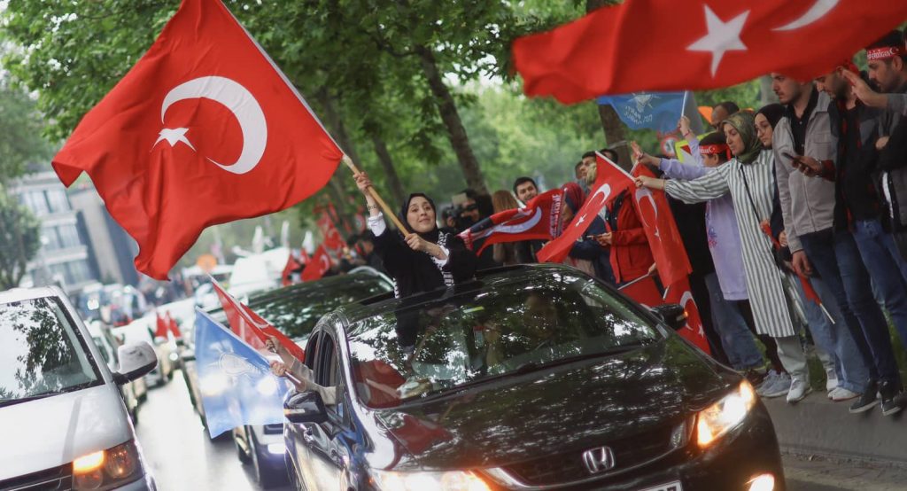 Supporters of Turkish President Recep Tayyip Erdoğan in Istanbul, Turkey, May 2023. Photo credit: REUTERS/Hannah McKay